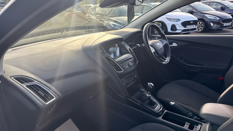 Ford Focus 1.0 EcoBoost 125 Titanium 5dr Petrol Hatchback